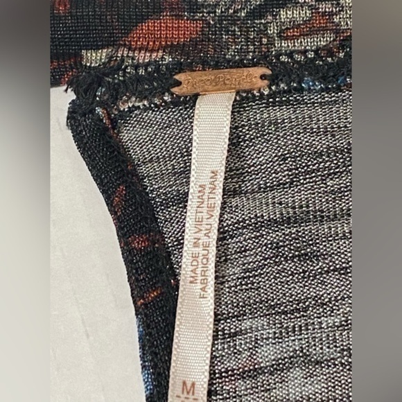 Free people long sleeve floral print with ruffle Size M - Picture 7 of 7